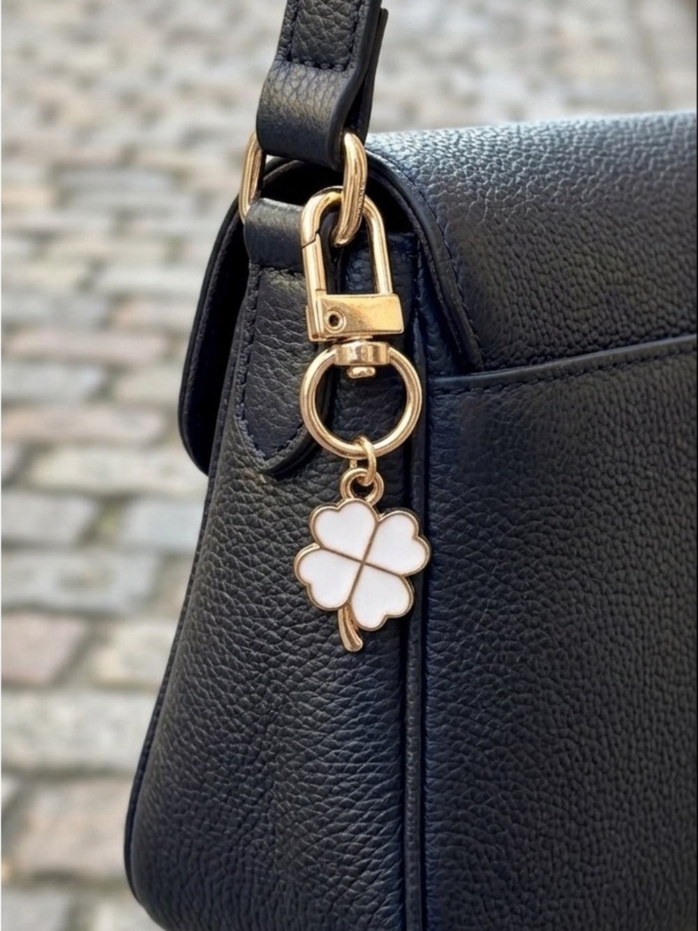 KEY/PURSE - PURSE CHARM NWOT Elegant Gold Clover White Keychain Accessory unisex